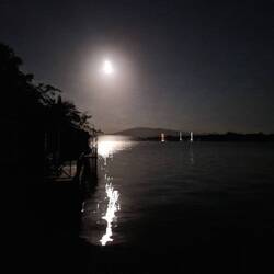 Vollmond über dem Hotel