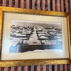 So sieht Punta Arenas im Winter aus. Schneebedeckte Häuser und Strassen.