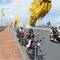 Le dragon bridge, des motos et des enfants
