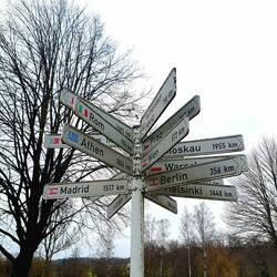 Wegweiser in die weite Welt