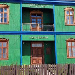 Und an vielen Häusern finden sich deutsche Namen oder deutsche Schriftzüge.