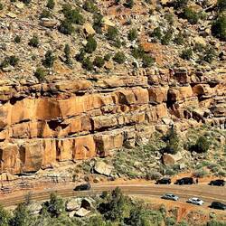The size comparison of the cars to the cliff