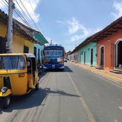 Chicken Bus und Tuk Tuk