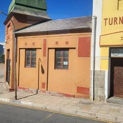 Lesehalle und Turnhalle