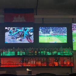 FCSG und Formel 1 live in der Bar in Siem Reap 👌 Thomas könnte nicht glücklicher sein 😉