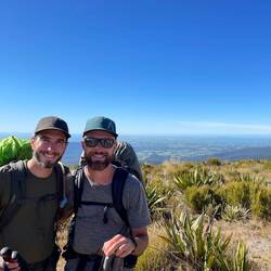 Au fond à droite: Bluff!