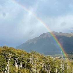 Und immer wieder gibt es schöne Regenbogen! Es regnet auch oft!