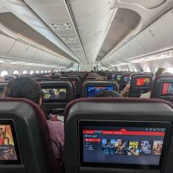 Das Flugzeug ist ein "Dreamliner". Ganz komfortable.
