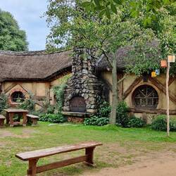 ...in die Hobbit Kneipe :)