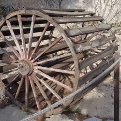 Das Feuerrad...wurde mit brennbarem Material gefüllt angezündet und den Berg runter geschickt