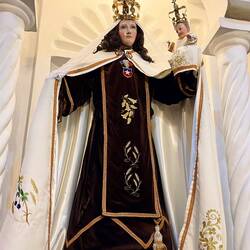 Maria mit Jesus-Handpüppchen, spooky!