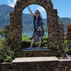 Ulun Danu - wenn wir versuchen so zu posieren wie die Hardcore-Touris und Instragram-Models