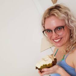 Kwini - gehört zur Gattung der Mangos, wird aber auf Bali als Gemüse zu Reis gegessen