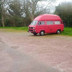 Schöner Stellplatz am Ortsausgang von Plevenon