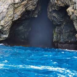 Ein weiterer großer Spalt in den Klippen.