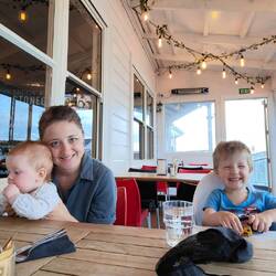 CBK, dies Mal einen Platz im Wintergarten ergattert. Aber brrr...abends ist es kalt da ;)