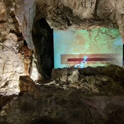 Höhlenbewohner mit Homecinema...