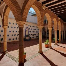 Innenhof des Viana Palastes