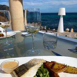 Hecht mit grünen Bohnen und Ofenkartoffeln