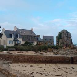 Le Gouffre, Haus direkt an den Fels gebaut