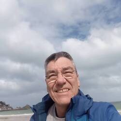 Wandern kann man hier auch hervorragend an den Klippen von Ort zu Ort