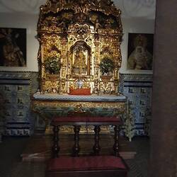 Kleiner Altar in der Kapelle der Arena