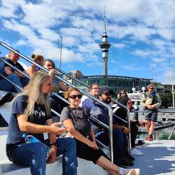 Und da sitzen wir. Gespannt, dass es los geht.