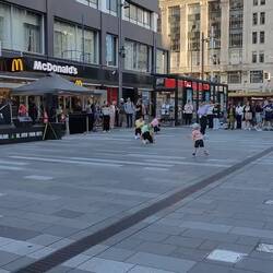 Und dann bekam Mats noch Verstärkung von einigen Mädels ;)