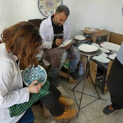 Handpainting designs on ceramics