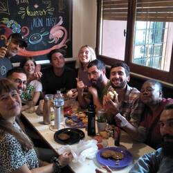 Wir verabschieden Luli und Tomi. Es fehlen die Volunteers Laura und Lourdes