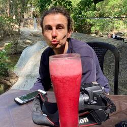 Überall gibt es frische Säfte, von Früchten deren Namen wir nicht erinnern