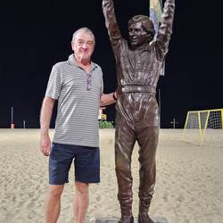 Keith bumped into Aerton Senna