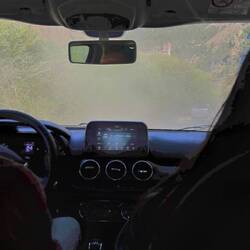 Heimweg über den Nationalpark. Man sieht kaum was, die Wege sind so staubig