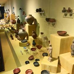 Museumseingang zu den kleinen Fünden