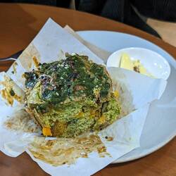 Herzhafter, glutenfreier Muffin aus Kürbis, Kartoffeln und Spinat. Sehr lecker!