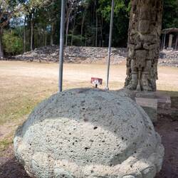 Auf diesem Stein wurde der Kopf des geopferten Fussballspielers zur Schau gestellt...