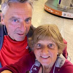 Unsere Rucksäcke liegen nicht auf dem Gepäckband! Fehlinformation! Wir haben sie dann aber gefunden.