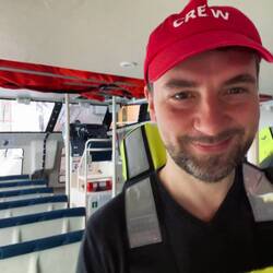 beim Drill in einem der Rettungsboote - ich muss die Leute im Ernstfall auf die Sitze verteilen