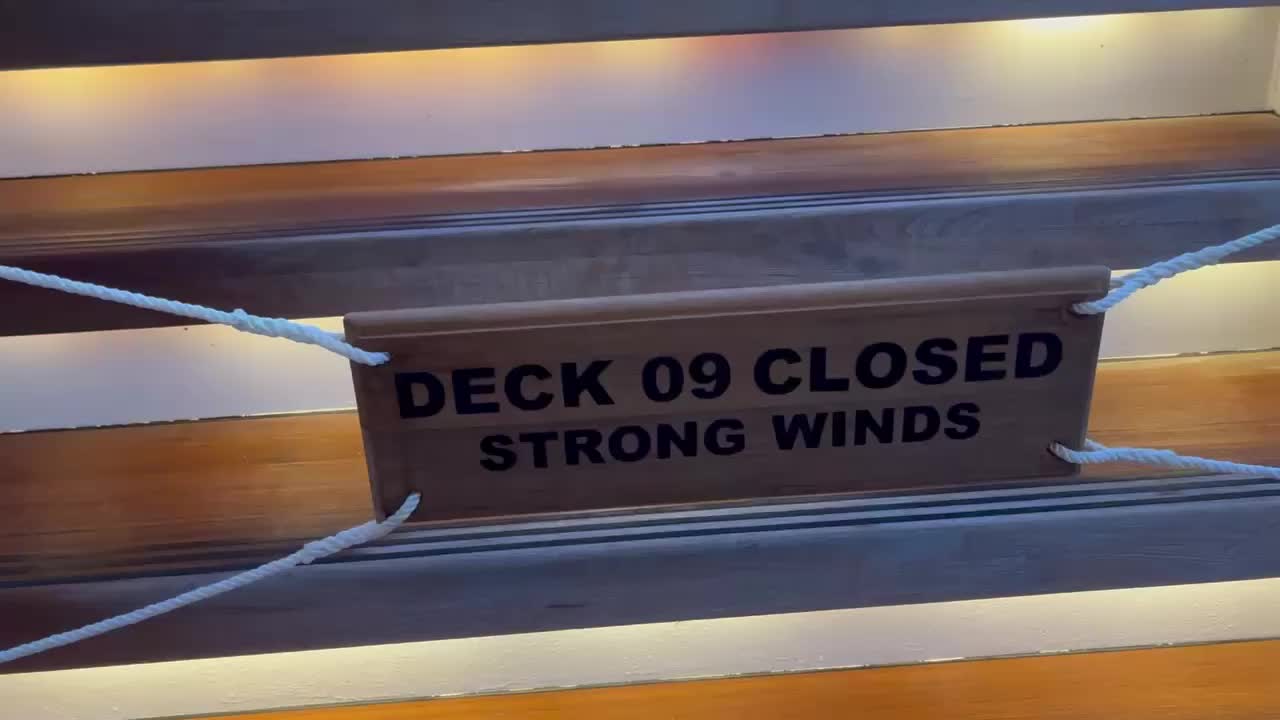 Wind drückt die See platt