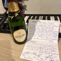 Champagner und Post von meinem "Fanclub" am Ende der ersten Reise. Ganz tolle Menschen