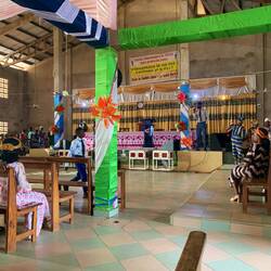 Net voor aanvang een zichtje van het podium