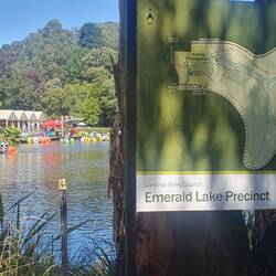 Emerald Lake reserve - paid parking and families lined up waiting for spots
