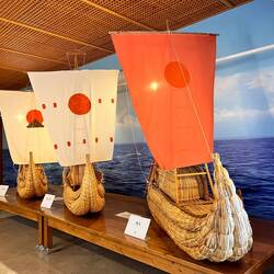 Maßstabsgetreue Nachbauten der Boote Thor Heyerdahls