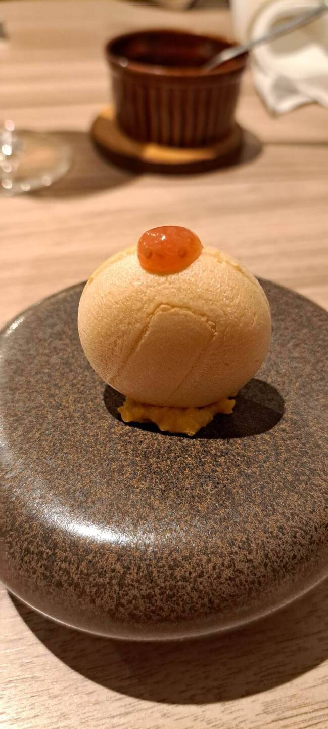 Foie gras en coque de macaron, marmelade d'orange