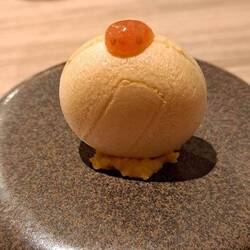 Foie gras en coque de macaron, marmelade d'orange