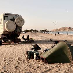 Sawadi Beach, Camping neben einem Paar aus Österreich.