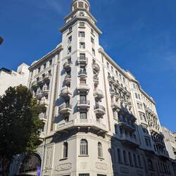 Random colonial style building