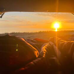 Sonnenaufgang über dem See