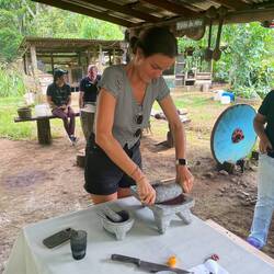 Kakao von Hand mahlen