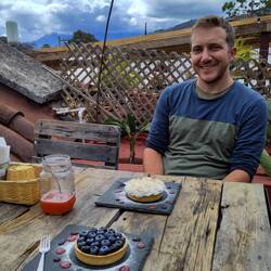 Verdientes Bergsteigerdessert mit (theoretischem) Blick auf die Vulkane Acatenango und Fuego...☺️